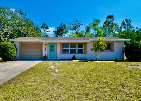5527 20th St W, Bradenton, FL 34207
