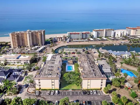 995 Laguna Dr #303, Venice, FL 34285
