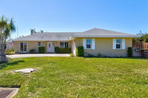 1104 Riviera St, Venice, FL 34285
