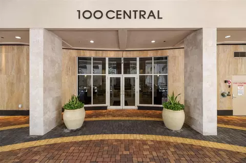 100 Central Ave #D509, Sarasota, FL 34236