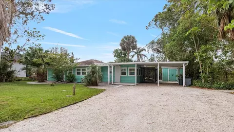 233 Avenida De La Isla, Nokomis, FL 34275