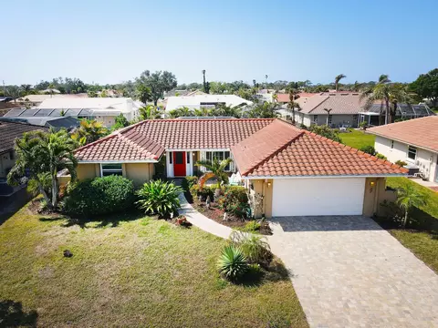 9 Windsor Dr, Englewood, FL 34223