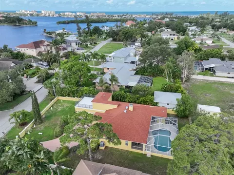 302 Bayview Pkwy, Nokomis, FL 34275