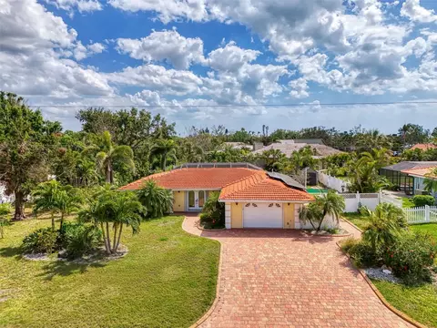 403 Picasso Dr, Nokomis, FL 34275