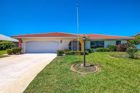 322 Oakwood Cir, Englewood, FL 34223