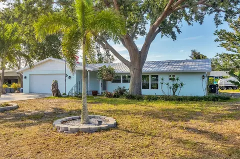 421 Blackburn Rd, Nokomis, FL 34275