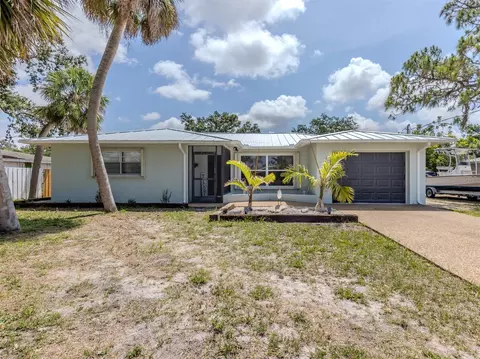 2020 E Crest Dr, Englewood, FL 34223