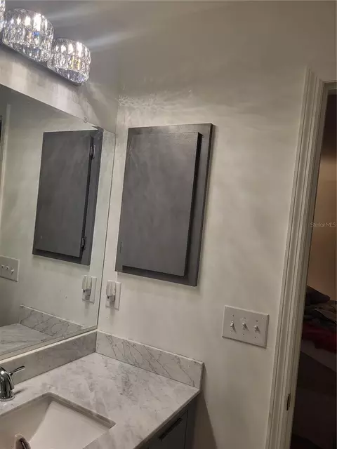 Bath - 482 Pendleton Pl, Venice, FL 34292 photo 2 of 4