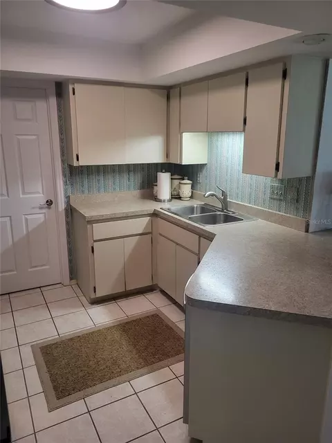 Kitchen - 482 Pendleton Pl, Venice, FL 34292 photo 1 of 8