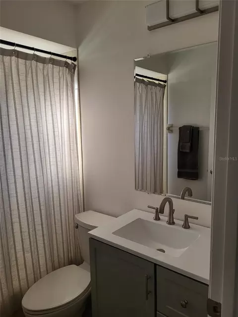 Bath - 482 Pendleton Pl, Venice, FL 34292 photo 3 of 4