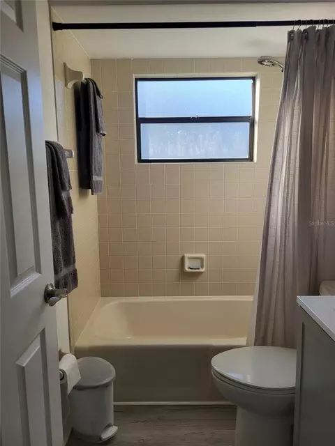 Bath - 482 Pendleton Pl, Venice, FL 34292 photo 4 of 4