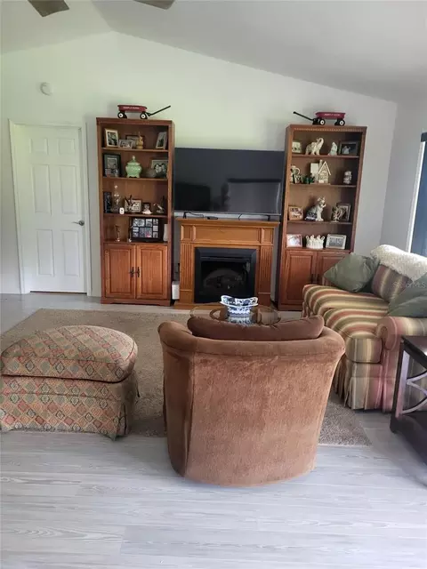 Living - 482 Pendleton Pl, Venice, FL 34292 photo 2 of 2