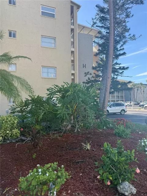 3697 Lake Bayshore Dr #H-109, Bradenton, FL 34205