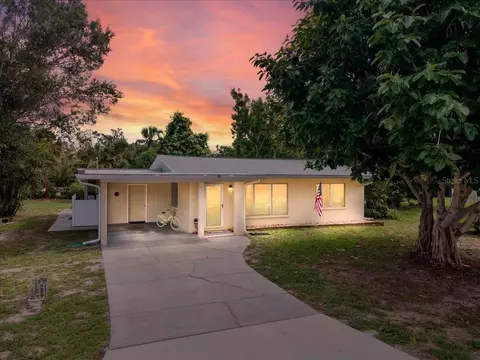 912 Hampton Rd, Nokomis, FL 34275