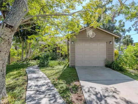 8711 Vamo Rd, Sarasota, FL 34231