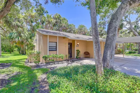 5065 Village Gardens Dr #8, Sarasota, FL 34234
