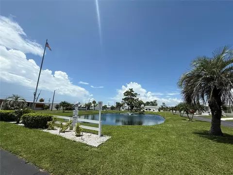231 Inner Dr E, Venice, FL 34285 photo 2