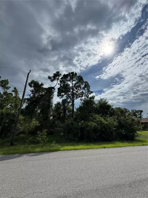 395 Ramblewood St, Port Charlotte, FL 33953