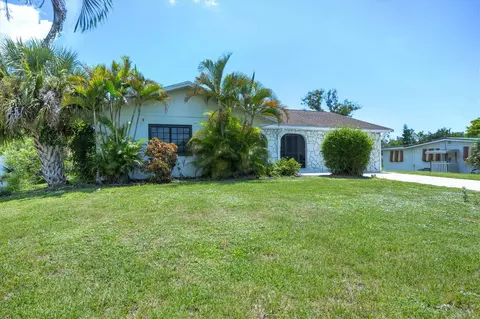 879 E 2nd St, Englewood, FL 34223