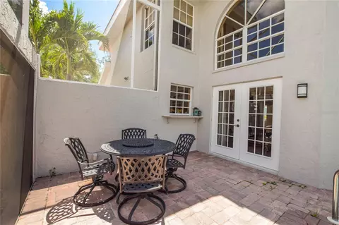 Exterior - 404 Cardiff Rd, Venice, FL 34293 photo 3 of 15