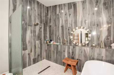 Bath - 404 Cardiff Rd, Venice, FL 34293 photo 3 of 5