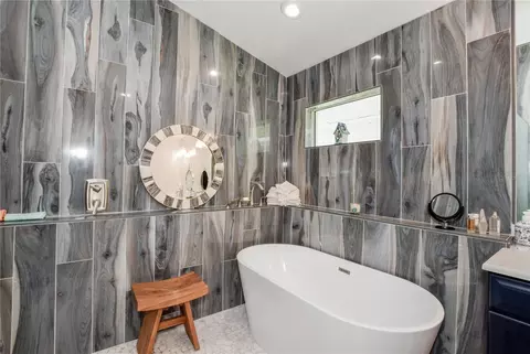 Bath - 404 Cardiff Rd, Venice, FL 34293 photo 4 of 5