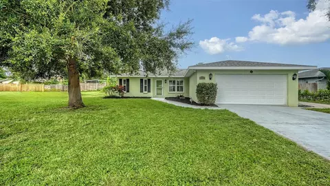 383 Dorchester Dr, Venice, FL 34293