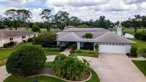 5111 Canterbury Dr, Sarasota, FL 34243