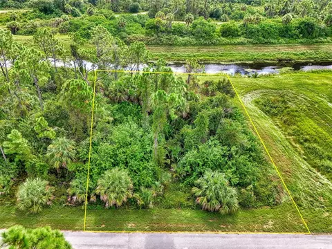 Barcelona Drive, North Port, FL 34288