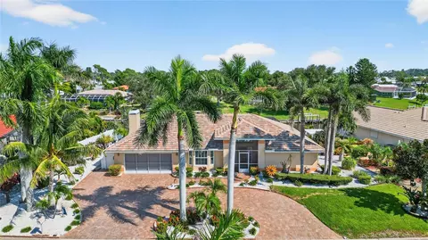 319 Oakwood Cir, Englewood, FL 34223