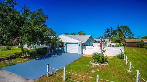 1046 Royal Rd, Venice, FL 34293