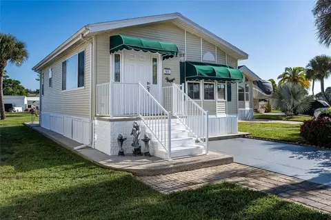 95 Bainbridge Dr, Nokomis, FL 34275