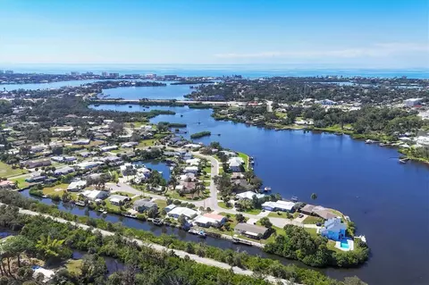 470 Ceil Dr, Nokomis, FL 34275