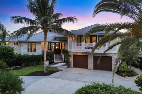 709 Eagle Point Dr, Venice, FL 34285