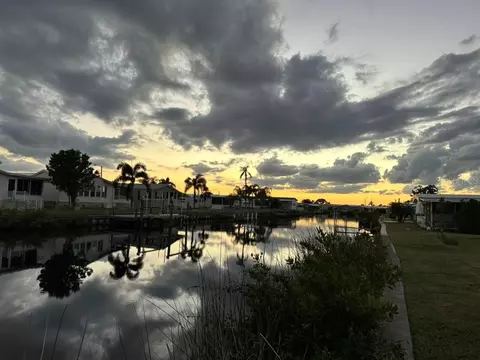 623 Fairmount Dr, North Port, FL 34287
