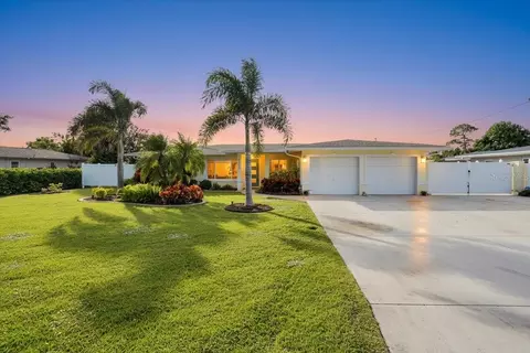 1513 Pamela St, Nokomis, FL 34275