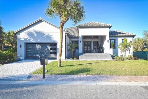 4980 Topsail Dr, Nokomis, FL 34275