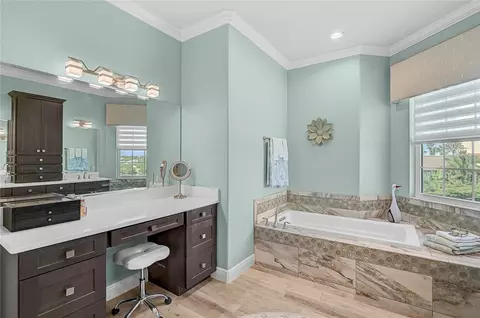 Bath - 205 E Venice Ave, Venice, FL 34285 photo 3 of 13