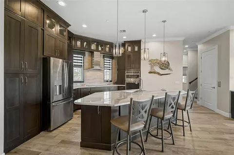 Kitchen - 205 E Venice Ave, Venice, FL 34285 photo 3 of 6