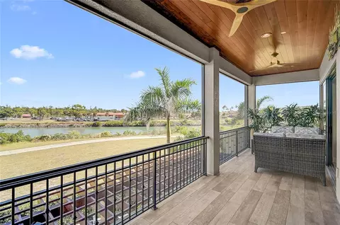 Exterior - 205 E Venice Ave, Venice, FL 34285 photo 4 of 21