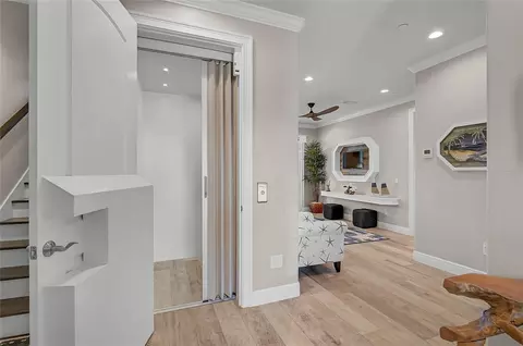 Entry Way - 205 E Venice Ave, Venice, FL 34285 photo 4 of 6