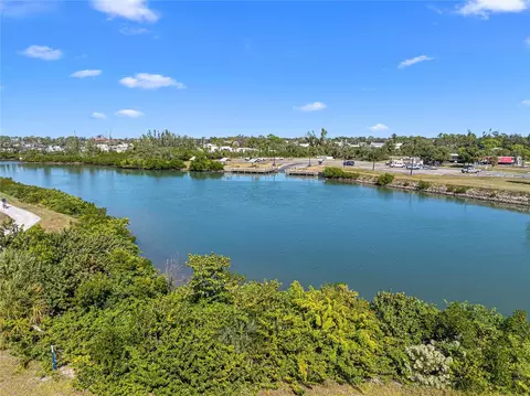 View/Area - 205 E Venice Ave, Venice, FL 34285 photo 5 of 10