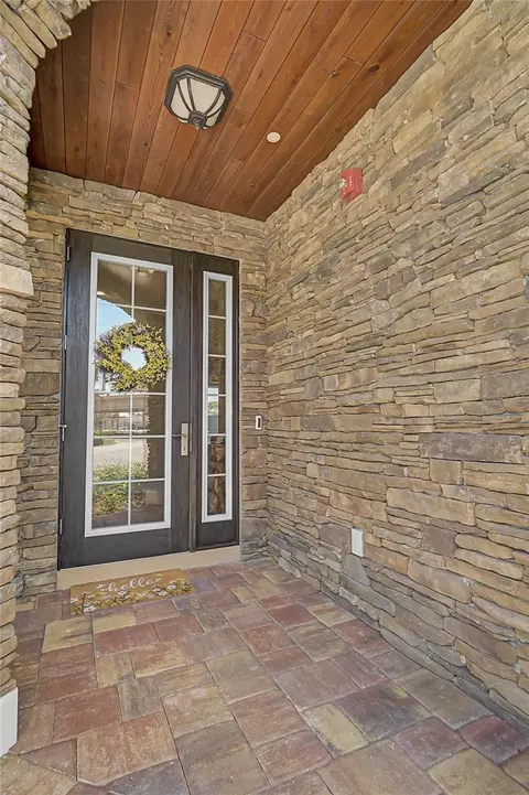 Exterior - 205 E Venice Ave, Venice, FL 34285 photo 2 of 21