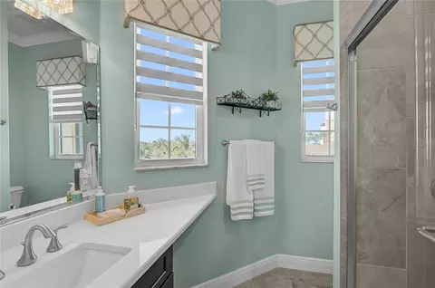 Bath - 205 E Venice Ave, Venice, FL 34285 photo 12 of 13