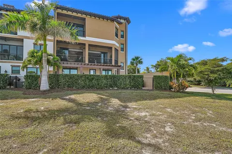 Exterior - 205 E Venice Ave, Venice, FL 34285 photo 15 of 21