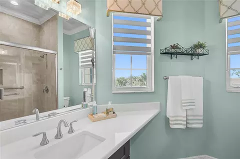 Bath - 205 E Venice Ave, Venice, FL 34285 photo 11 of 13