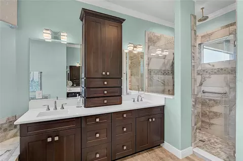 Bath - 205 E Venice Ave, Venice, FL 34285 photo 8 of 13