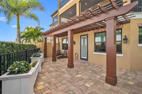 Exterior - 205 E Venice Ave, Venice, FL 34285 photo 10 of 21