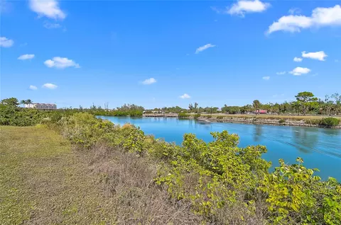 View/Area - 205 E Venice Ave, Venice, FL 34285 photo 2 of 10