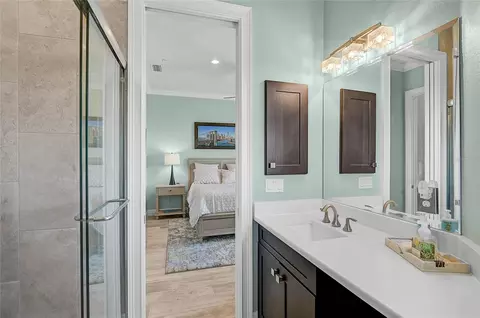 Bath - 205 E Venice Ave, Venice, FL 34285 photo 13 of 13